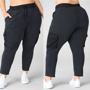 Fabletics 2X Zuri Jogger Cargo Pants in Black size 2X